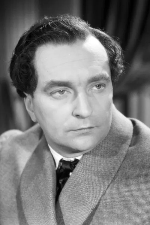 Aleksander Gąssowski interpretando a Francois Demanthon