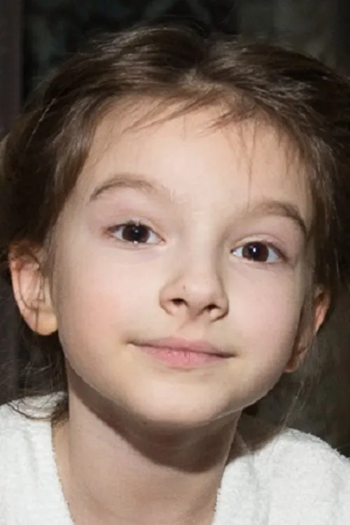 Александра Политик interpretando a Anush