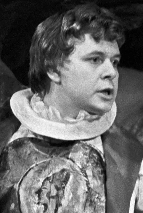 Алексей Борзунов interpretando a