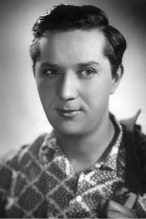 Алексей Кожевников interpretando a