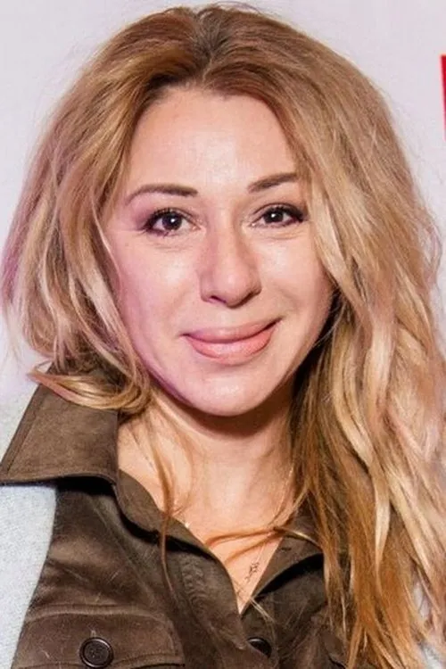 ??????? ??????? ha trabajado con Алёна Апина en 1 ocasiones