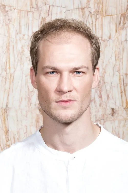 Aleš Bílík interpretando a Matej