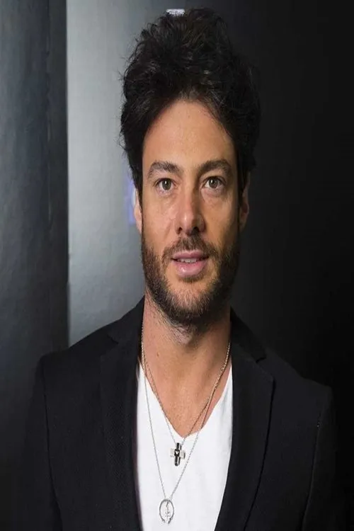 Alessandro Islas en su biografía y filmografía