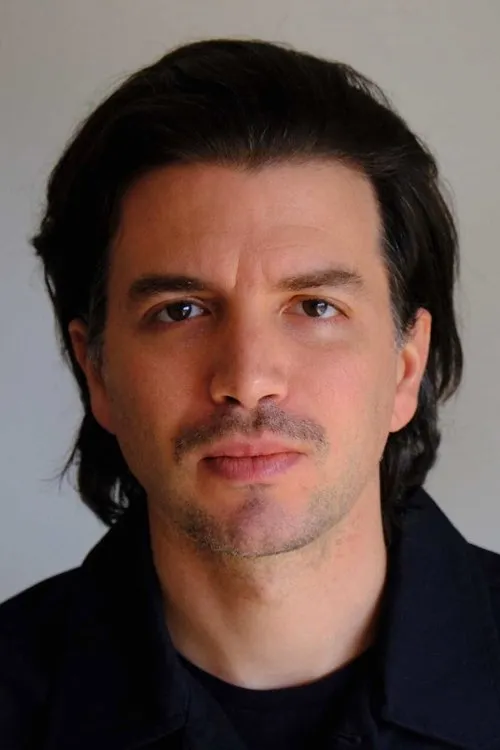 Alessio Rigo de Righi interpretando a Agustín