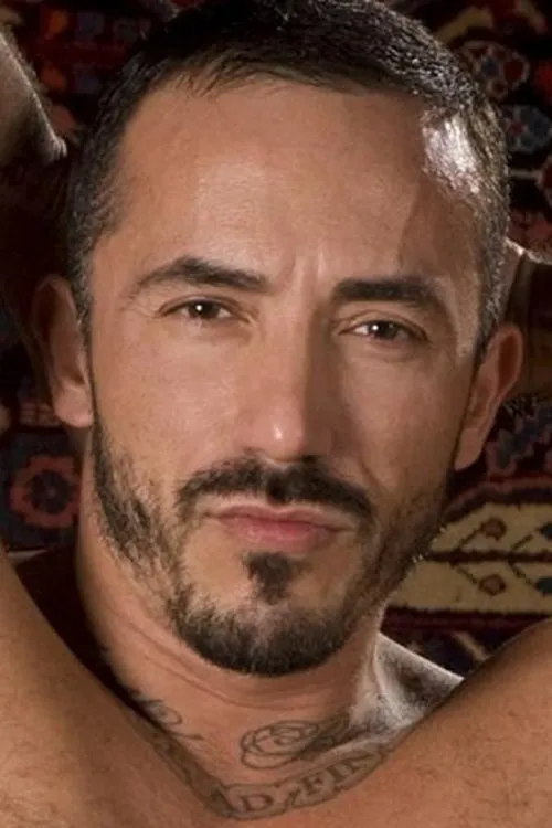 Alessio Romero interpretando a 