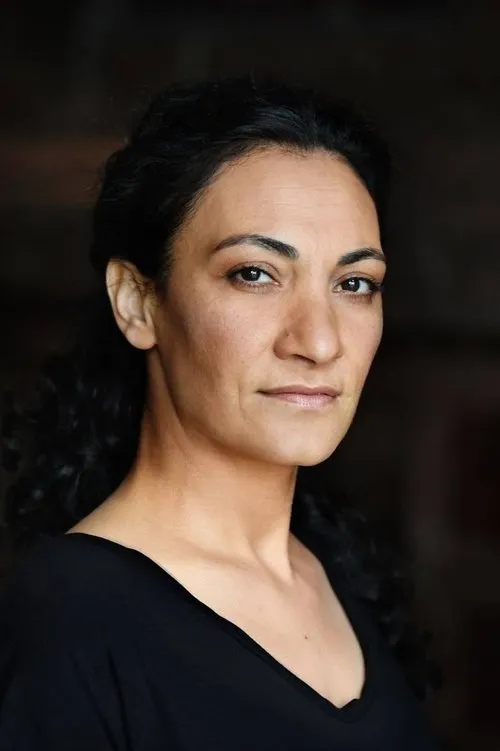 Alev Irmak interpretando a Hürrem / Kaplan