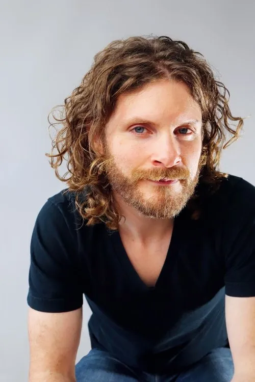 Alex Arsenault interpretando a Keith