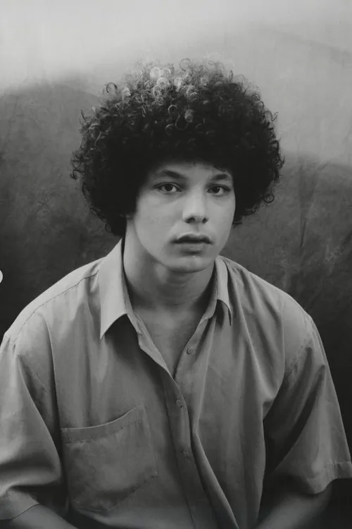 Alex Bonini interpretando a Muriel