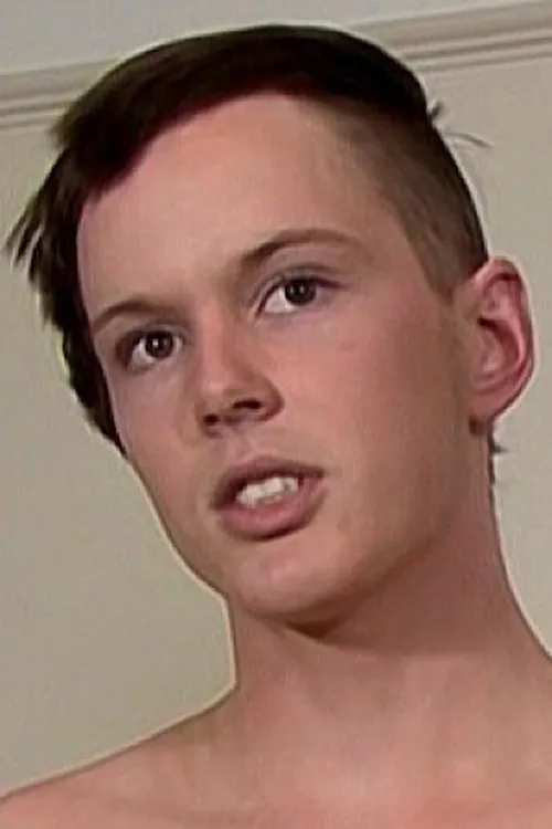 Alex C. interpretando a (archive footage)