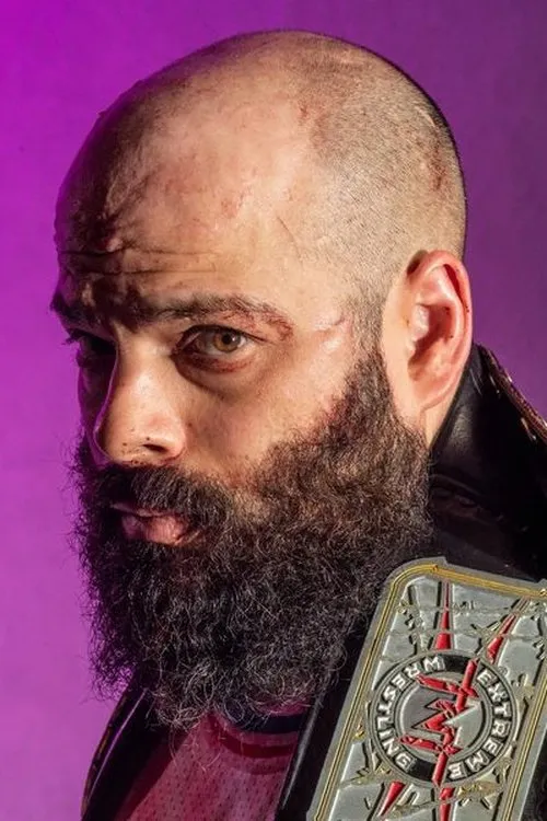 Alex Colon interpretando a Alex Colon