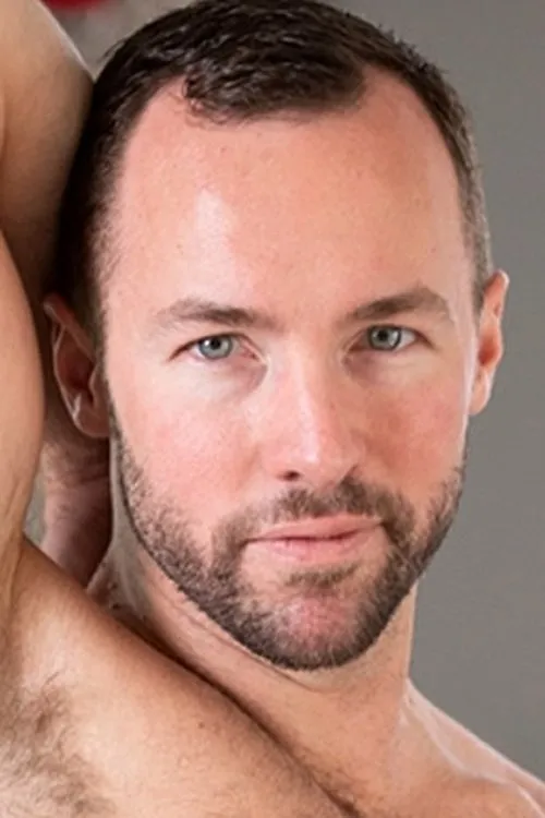 Alex Hawk interpretando a 