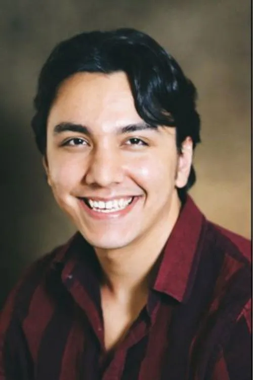 Alex Javo interpretando a Carl