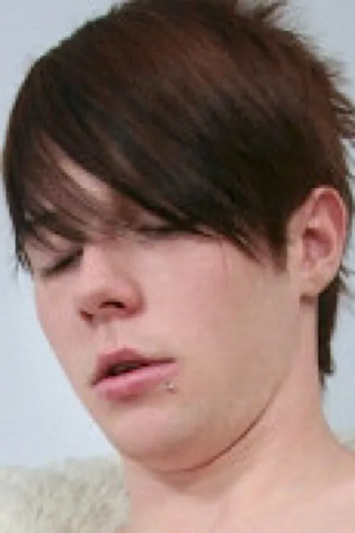 Alex Kane interpretando a (archive footage)