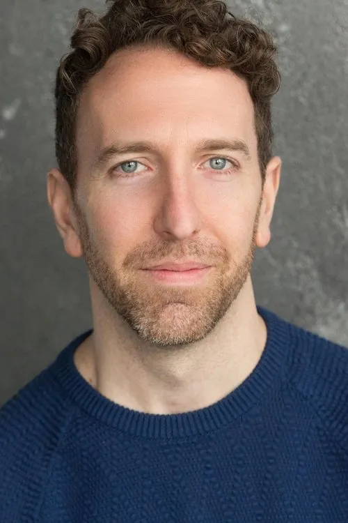 Alex Magliaro interpretando a Swimmer