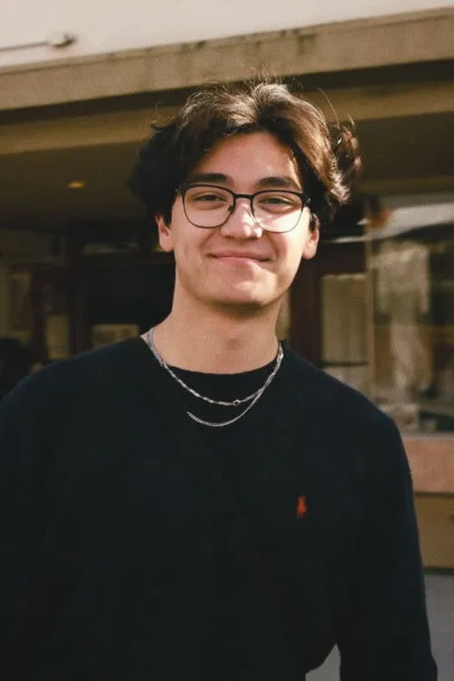 Lynda Sheridan ha trabajado con Alex Paloglou en 1 ocasiones