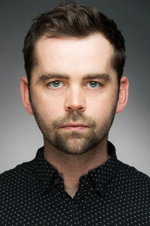 Alex Price interpretando a Jake