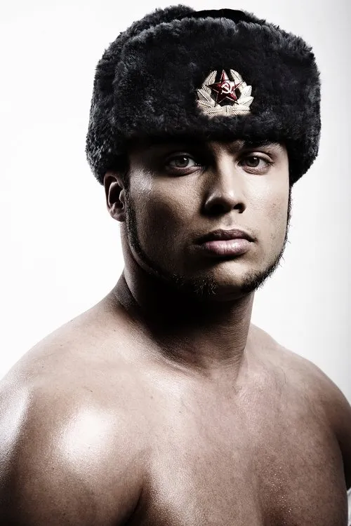 Alex Sherman interpretando a Alex Koslov