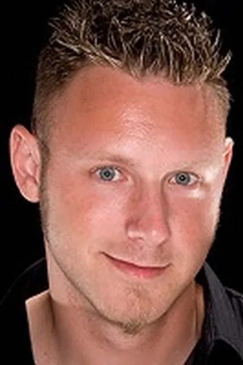 Alex Star interpretando a 