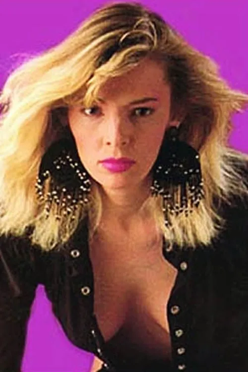 Alex Storm interpretando a Angelica