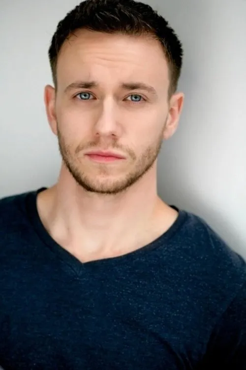 Alexander Gauthier interpretando a Laird