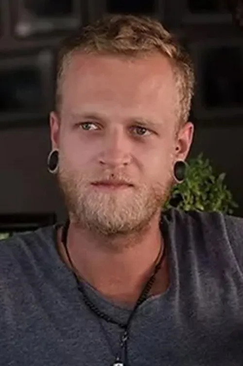 Alexander Jaschik interpretando a Chang