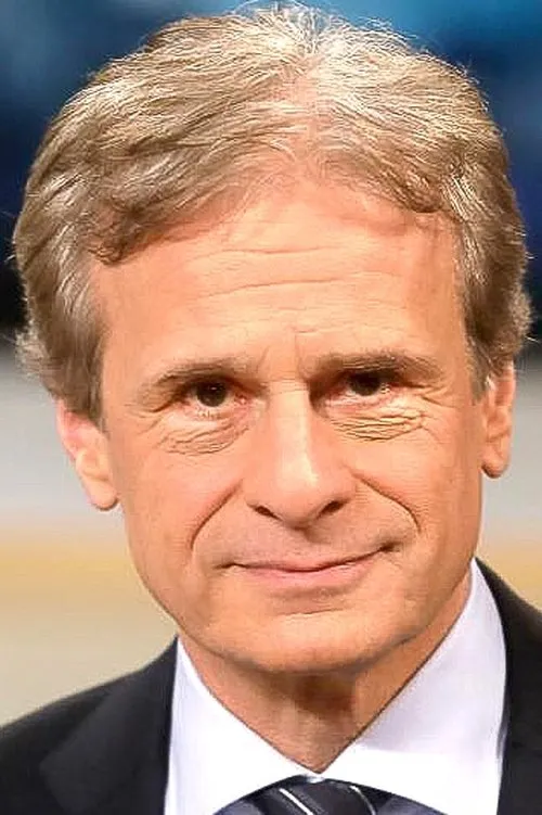 Alexander Kekulé interpretando a Achim