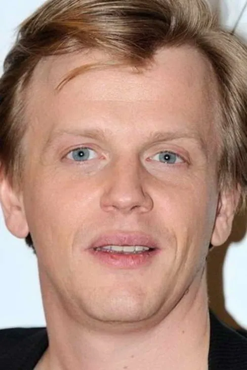 Alexander Lutz interpretando a Stefan Schneider