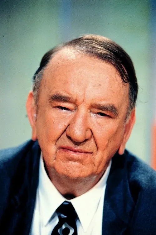 Alexander May interpretando a Opa Mauritz