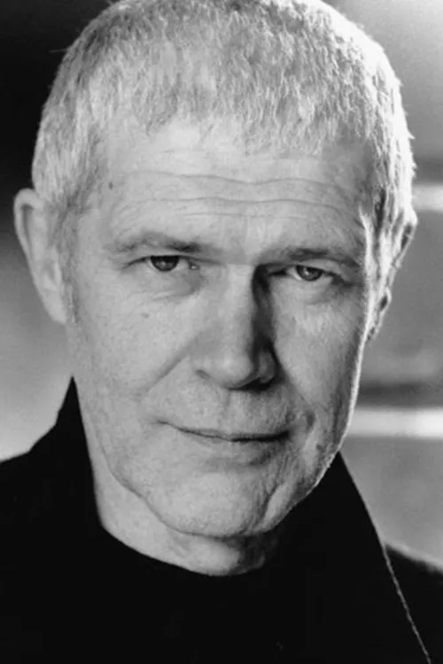 Clive Owen ha trabajado con Alexander Morton en 3 ocasiones