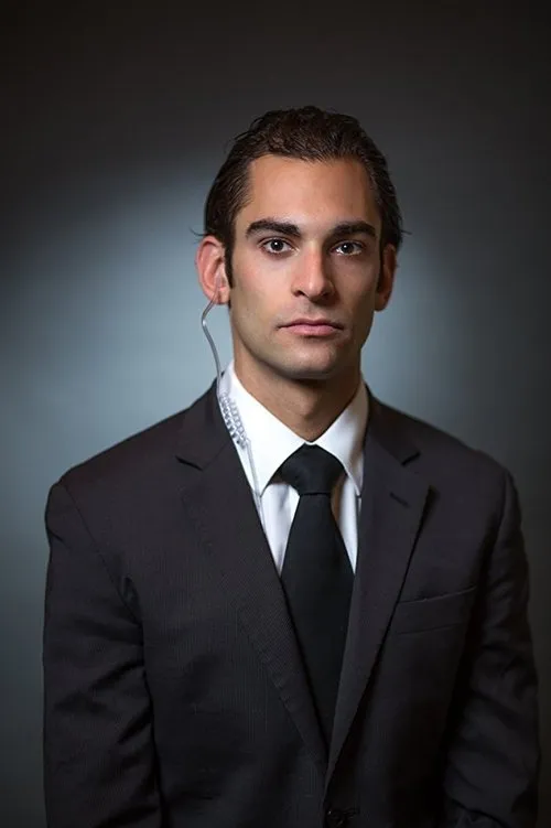 Alexander Neil Miller interpretando a Gray Smith