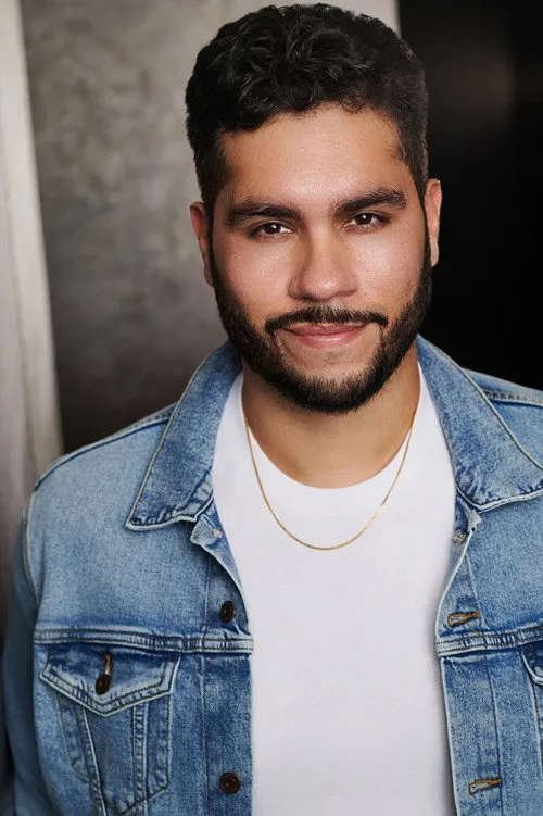 Alexander Pineiro interpretando a Renaldo