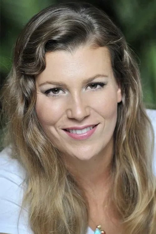 Alexandra Laverdière interpretando a Chloé