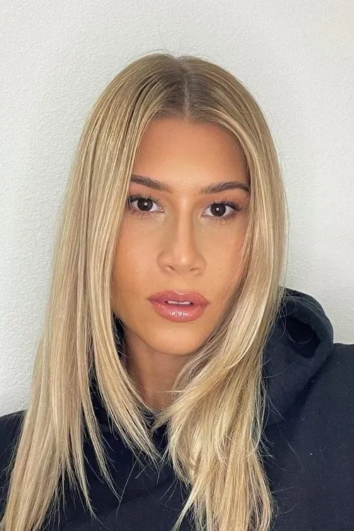 Alexandra Nair en su biografía y filmografía