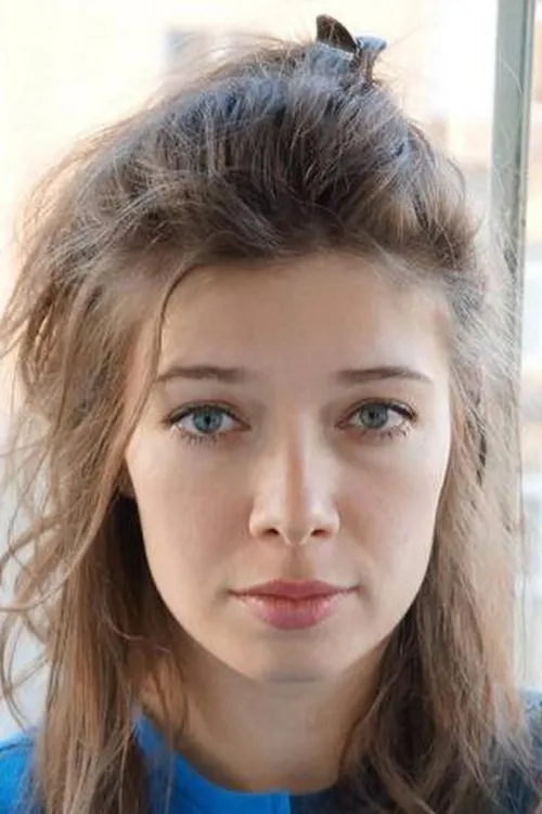 Alexandra Pirici interpretando a Eva