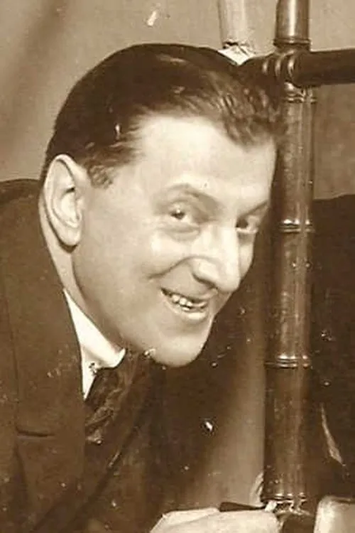 Alexandre Arnaudy interpretando a Bouzigues