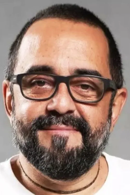 Alexandre Regis interpretando a Super Fã