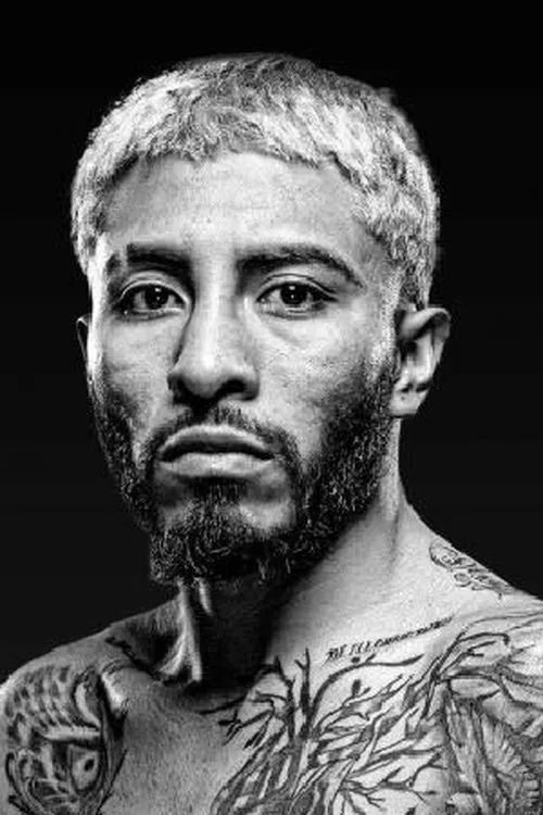 Alexandro Santiago interpretando a Self