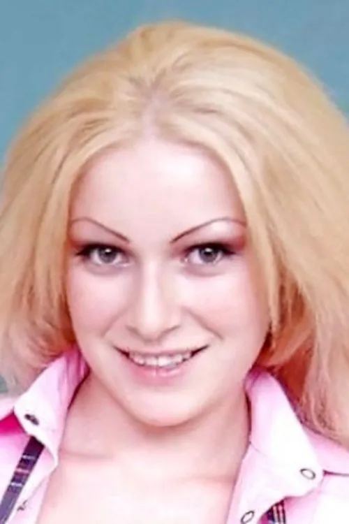 Alexia Rey interpretando a (archive footage)