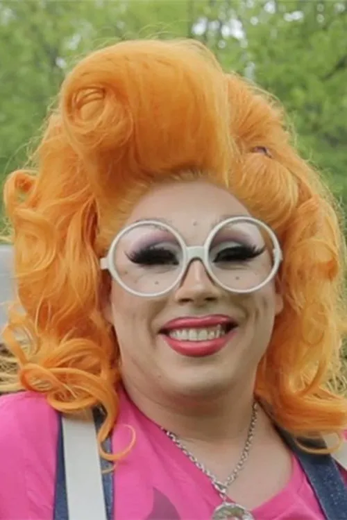 Alexis Bevels — personaje: Self - Contestant