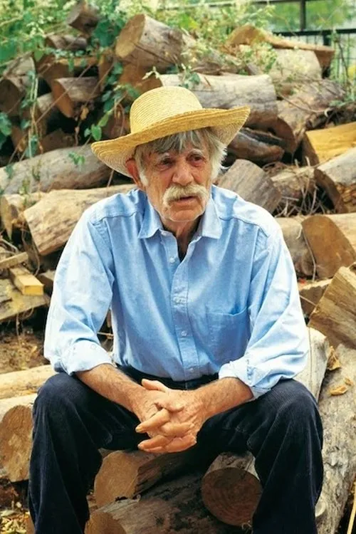 Alexis Damianos interpretando a General