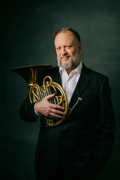 Alexis Kasperavicius interpretando a Himself