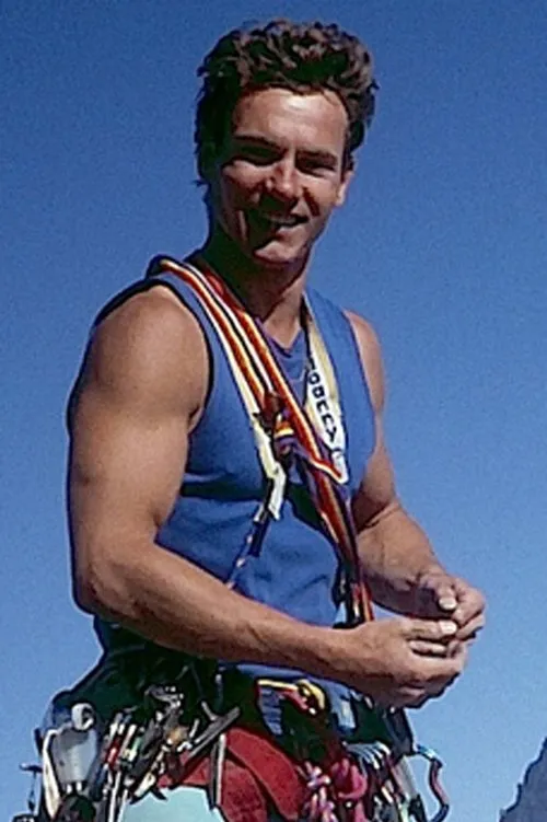 Alexis Long interpretando a Self (Archive footage)