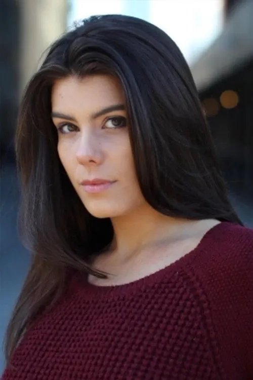 Alexis Martinez interpretando a Cassi Whalen