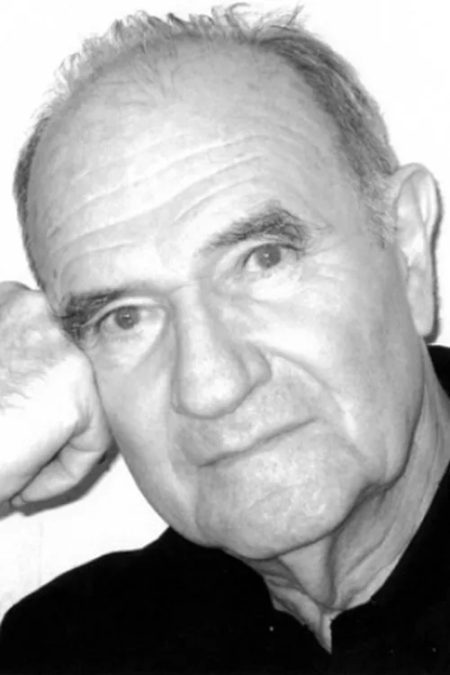 Alexis Nitzer interpretando a Henri Bernard