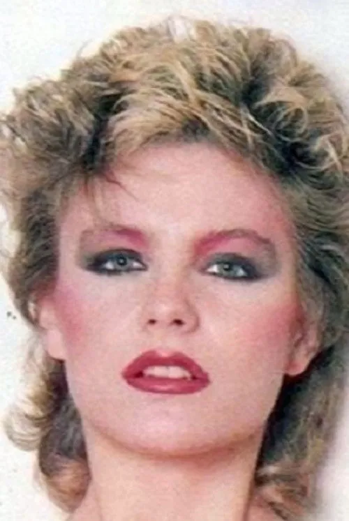 Alexis X interpretando a Lainie