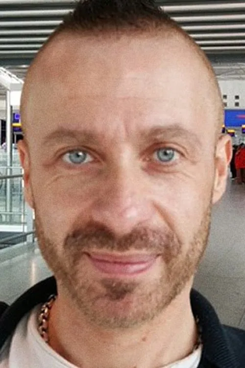 Alexx Stier interpretando a 