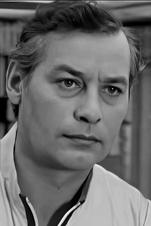 Alfred Struwe interpretando a Dr. Ernst Merlin