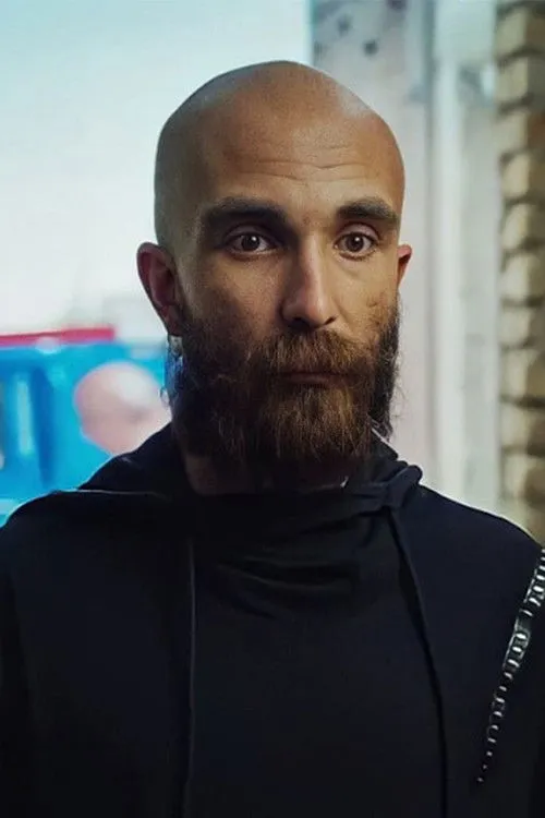 ali mehraban en su biografía y filmografía