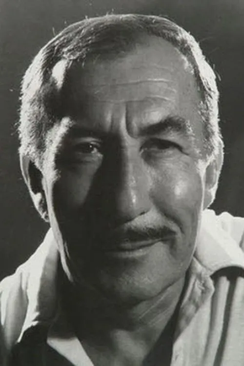 Ali Sururi interpretando a 