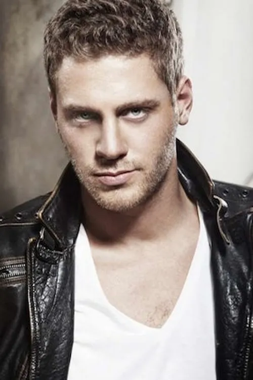 Ali Yörenç en su biografía y filmografía